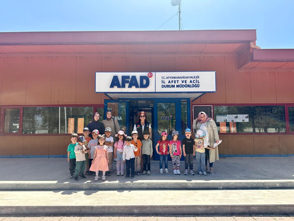 AFAD Afyonkarahisar (@afad_afyon) on Twitter photo 📌Özel Salar Kreş Gündüz Bakımevi öğrenci ve öğretmenlerine afetler hakkında bilgi verilmiştir. Kurum gezisi ve tanıtımı yapılmıştır.<a href="/AFADBaskanlik/">AFAD</a> <a href="/AfyonValiligi/">T.C. Afyonkarahisar Valiliği</a> <a href="/alialtindal/">Ali Altındal 🇹🇷</a> 📌Özel Salar Kreş Gündüz Bakımevi öğrenci ve öğretmenlerine afetler hakkında bilgi verilmiştir. Kurum gezisi ve tanıtımı yapılmıştır.<a href="/AFADBaskanlik/">AFAD</a> <a href="/AfyonValiligi/">T.C. Afyonkarahisar Valiliği</a> <a href="/alialtindal/">Ali Altındal 🇹🇷</a>