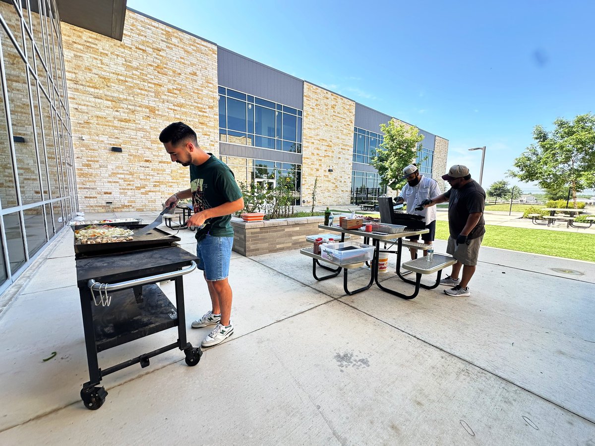 Rodriguez Elementary (@smcisd_rod) on Twitter photo This morning, we celebrated our Service Awards, honoring teachers with 5 and 10 years of dedication to <a href="/SanMarcosCISD/">San Marcos CISD</a> — teachers also shared highlights from an incredible year & our staff is gearing up for our final luncheon! #TheKnightWay 💜🏆🌮 This morning, we celebrated our Service Awards, honoring teachers with 5 and 10 years of dedication to <a href="/SanMarcosCISD/">San Marcos CISD</a> — teachers also shared highlights from an incredible year & our staff is gearing up for our final luncheon! #TheKnightWay 💜🏆🌮