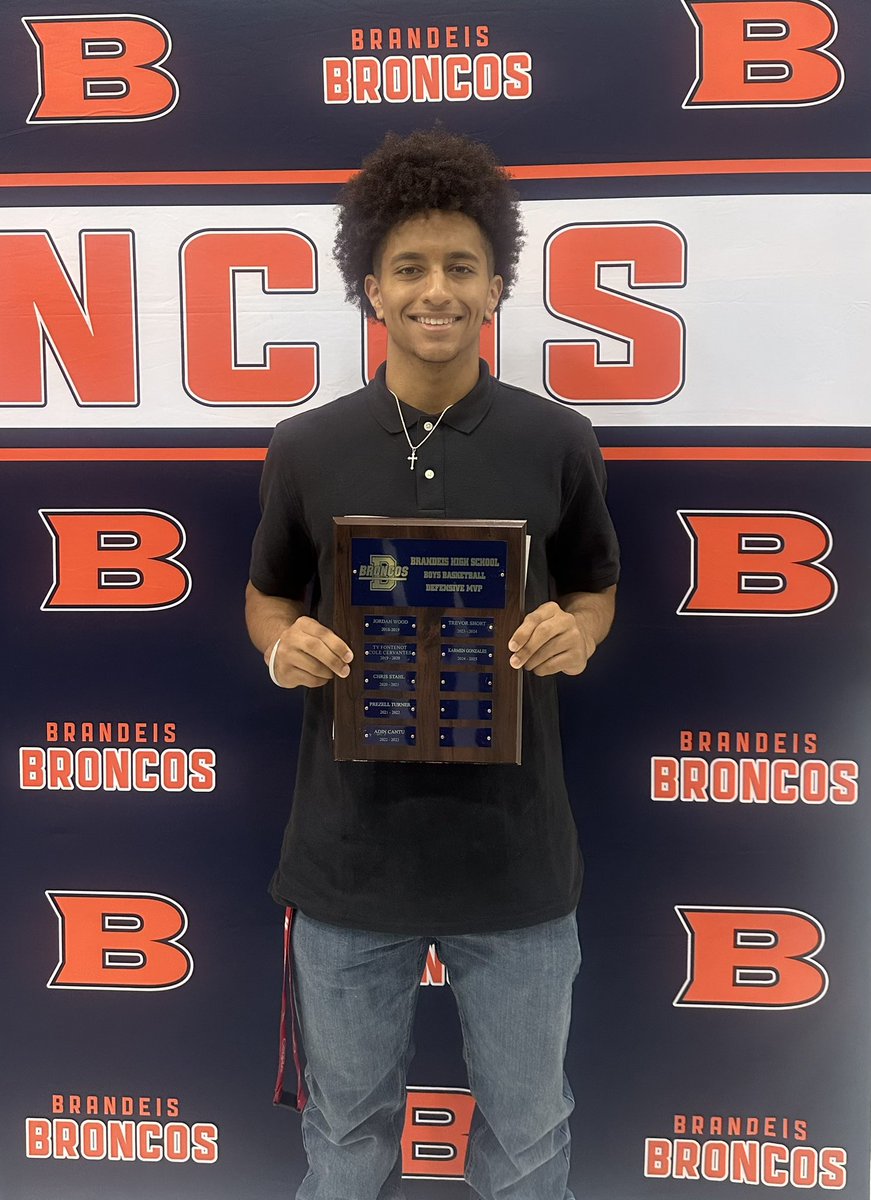 KarmenG_2026's tweet photo. Blessed to receive Defensive MVP at my athletic banquet last night. @BrandeisHoops @ProSkills_SA @GASOTim @theoneeyedscout @UDallasMBB @BarryUMBB @NAU_mensbb @SFA_MBB @StMUmbb @Islanders_MBB @UIWMBB @TXHSBB https://t.co/aL8W0alZoL