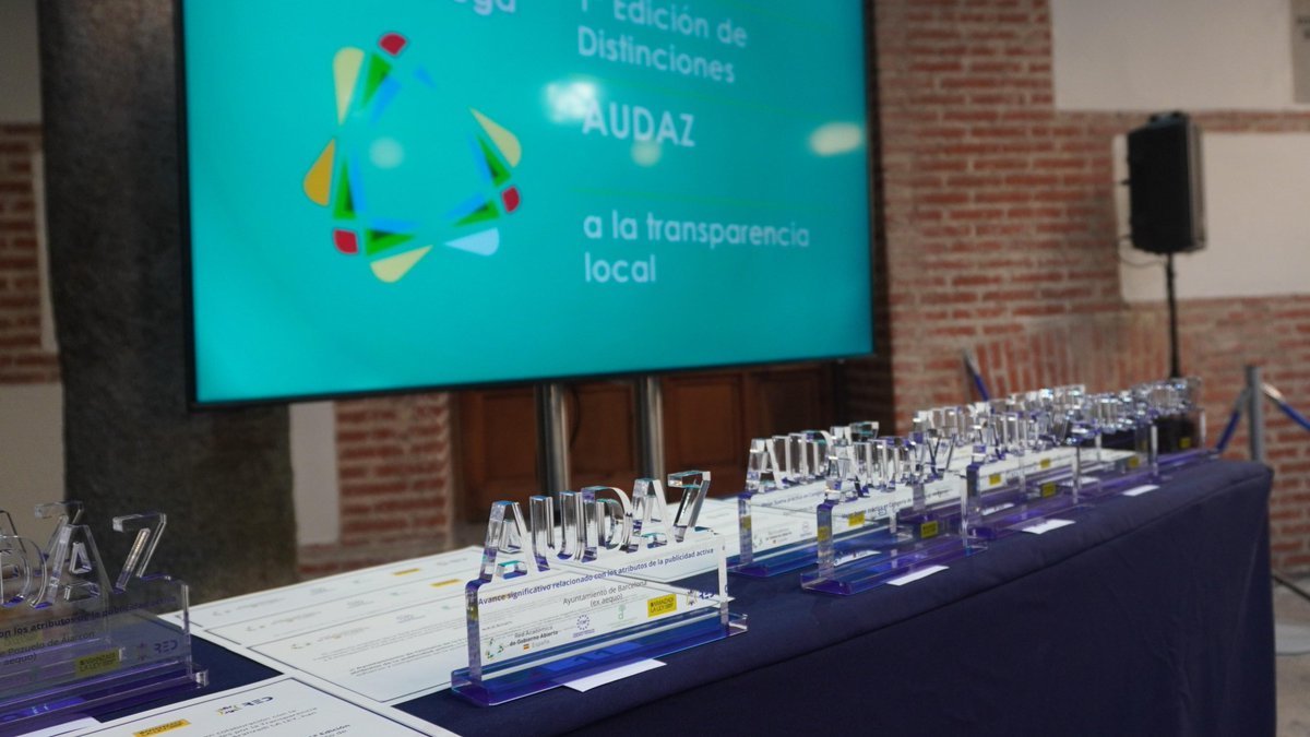 🎉 Celebramos los #PremiosAudaz a la #TransparenciaLocal junto a <a href="/fempcomunica/">FEMP</a>  <a href="/aranzadilaley/">ARANZADI LA LEY</a>  y <a href="/fundlocal/">Fundación Democracia y Gobierno Local</a> 

🏆 28 entidades distinguidas por abrir sus gobiernos. Gracias a <a href="/MeseguerYebra/">Joaquín Meseguer Yebra</a>  y todas las personas colaboradoras y asistentes. Seguimos.
#GobiernoAbierto #RAGAEspaña
