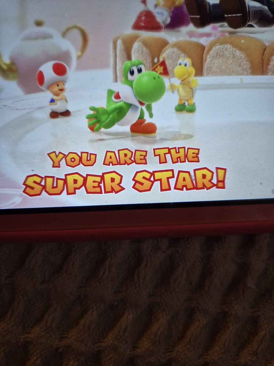 Doramusicana's tweet image. Beautiful flowers along the railway and fun with Mario Party 🌼🌸🚝🎮 #flowers #railway #cloudyday #spring2025 #summer2025 #marioparty #yoshi #fun #photooftheday