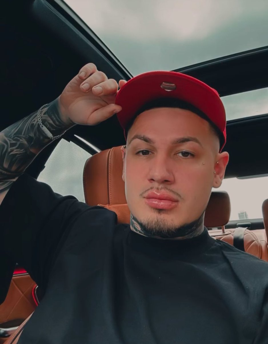 Lookin at me I’m thinkin he must be trippen 🔥