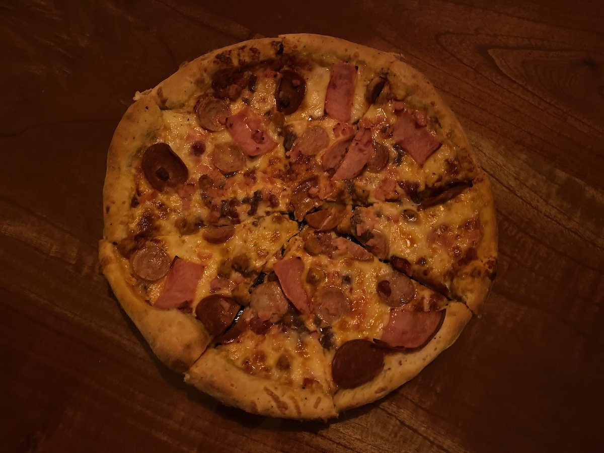 Last night I stopped by my friend <a href="/mario_floresr/">MariofloresR 🇸🇻</a>’s pizzeria to celebrate Bitcoin Pizza Day. We talked about the importance of teaching self-custody from the very beginning.

I paid for the pizza with Lightning from one Phoenix wallet to another Phoenix wallet.

We hope to see you