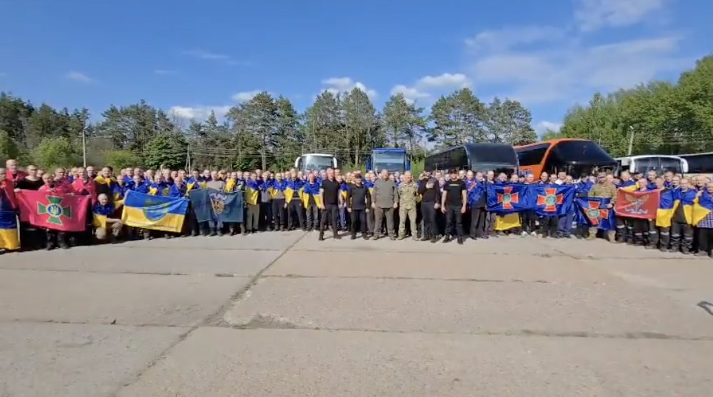 While you're busy harassing and tone-policing Ukrainians, 390 Ukrainians are back home from Russian prisons today because of allies who refuse to be distracted by all your dumb noise. 

This is a beautiful picture of hope and resilience.