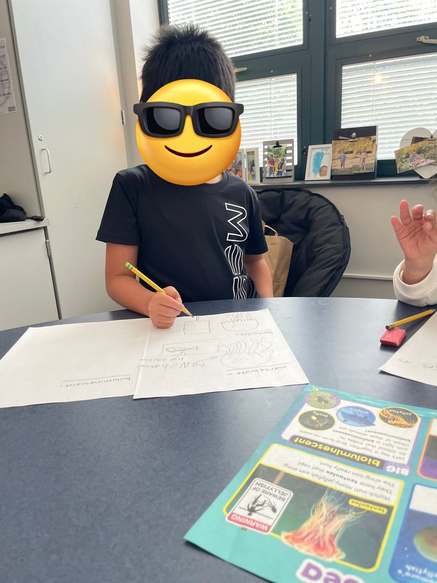 mrsstratton1's tweet photo. Reading nonfiction &amp; learning new words💡

I love this time of year when you can really see the growth in your students! 
#proudteacher 
#multilingualteacher https://t.co/X2NbbvpliV