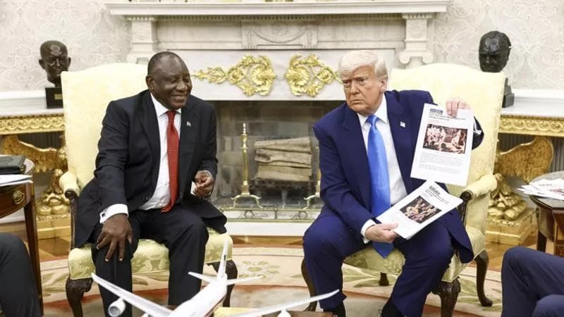 Lo ammetto: son persino un po’ ipnotizzata dalla capacità incredibile di ‘sto tizio di essere 100 volte su 100 dalla parte sbagliata della storia. #Trump #trumpfake