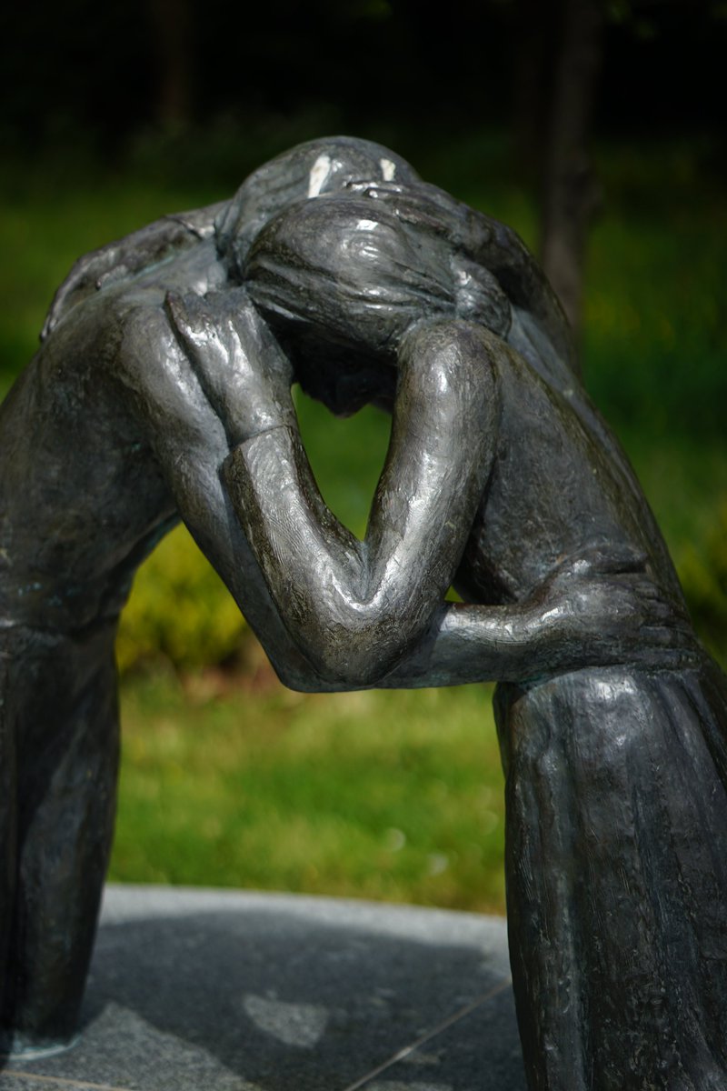 kevindohertyart.com/stormont/ - ©
.
Reconciliation Sculpture – A photographic study 📷
.
Stormont Estate, Belfast, UK 📍