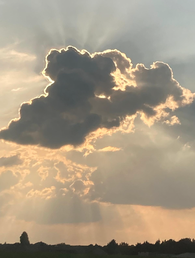 A dark cloud has come between us and the sun.
Don't darken this moment, this fleeting moment                          Bir kara bulut güneşle aramıza girdi
Karartı günümüzü,  geçicidir anın derdi
Photo <a href="/kudsierguner/">Kudsi Erguner</a>