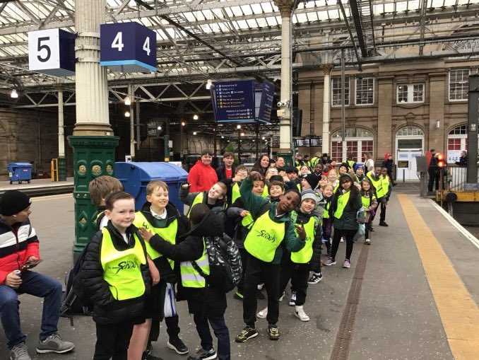 6vtCrp's tweet photo. Over half of the P2s &amp; P4s from St Catherine’s Primary School took their first ever train trip with our #RailExplorers Project!

By train we headed to   Midlothian for our cheer, breakdance &amp; hip hop leasons🎶💃 Great days out! @ScotRail
 
#CommunityRail
#firsttimetraintraveller https://t.co/h1yEyfR2hh