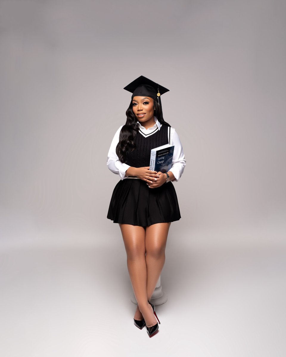 iiamsamia's tweet photo. Two Degrees Finer🎓 B.S ➡️ M.S https://t.co/mLccb4IO9d
