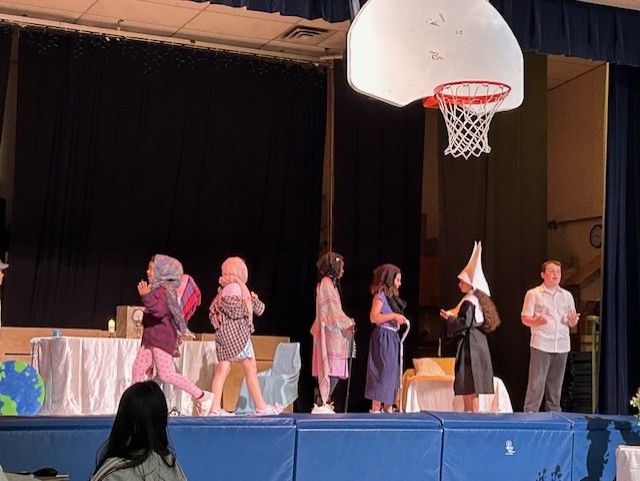 HilaryDPCDSB's tweet photo. Crowning of Mary Celebration:  Little hands gently crowned Mary, bringing her story to life through Our Lady of the Miraculous Medal play. A beautiful celebration filled with joy, faith, and devotion. @DPCDSBSchools  #CatholicKids #MayDevotion @archtoronto @stfrancisxaviermi https://t.co/eE40u0WYnn