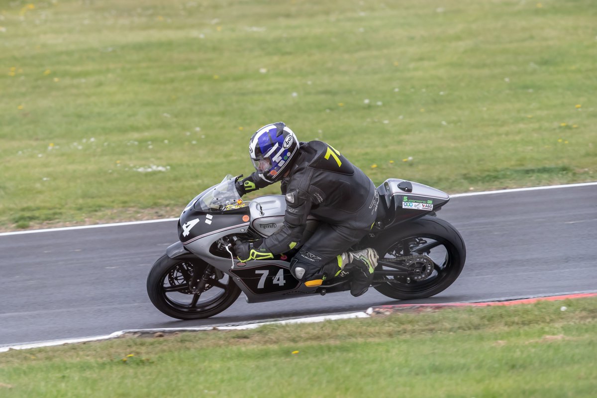 🏍️As the Isle of Man TT kicks off, we’re proud to support Manx Care’s emergency response. The HELP Appeal funded helipad at Aintree Major Trauma Centre helps ensure patients get rapid access to the ED via air ambulance if needed. #Thanksforyoursupport #IsleOfManTT  
📷Lee Hollick