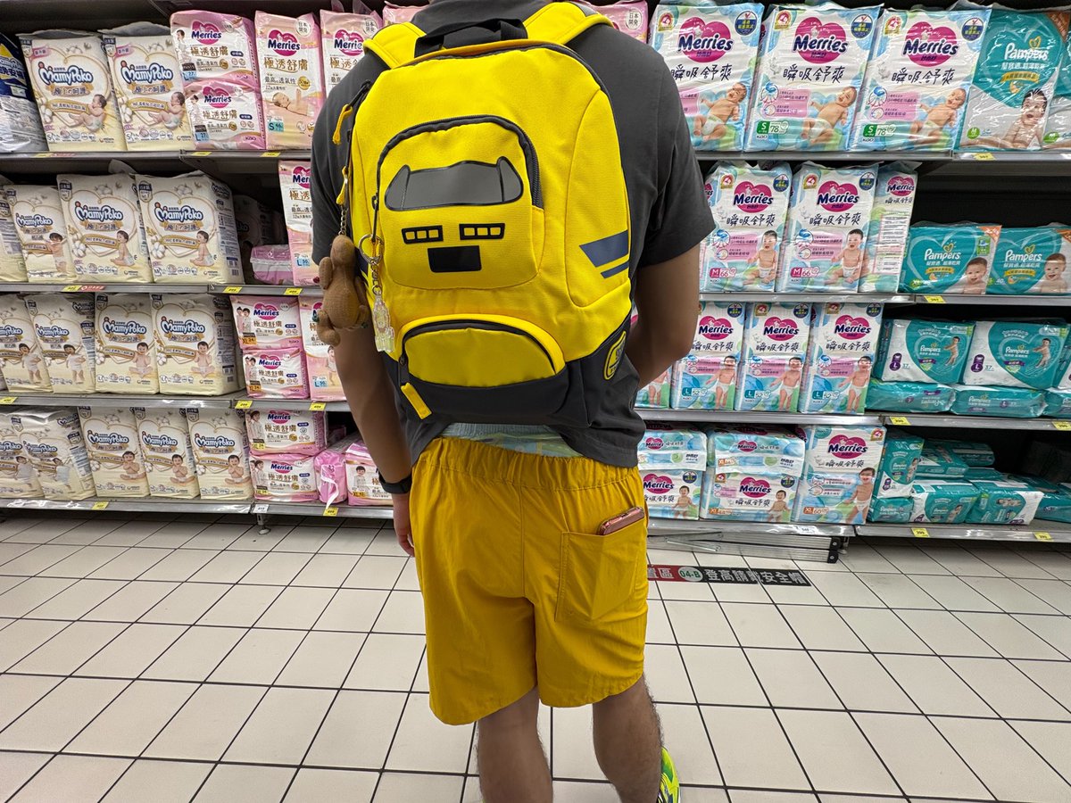 要買尿布嗎？

請問是多大的寶寶要穿的？

望著眼前這個大寶寶的屁屁…

📷<a href="/diaperdongtpe/">東布君</a> 

#abdl 
#LittleKings