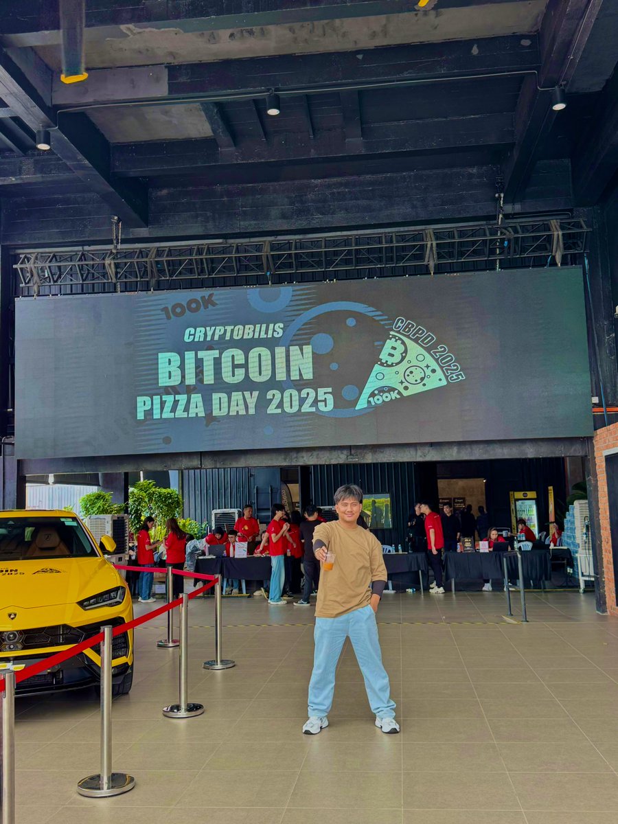 ccacc_hub's tweet photo. 🍕Pizza, Bitcoin, vibes!
Massive shoutout to @CryptoBilis for the biggest bitcoin pizza party in Malaysia!🔥
#CBPD2025 #CryptoBilis #Pizzaday #Btc #Ccacc #Innovationhub #Party https://t.co/9rIr4TIKQD
