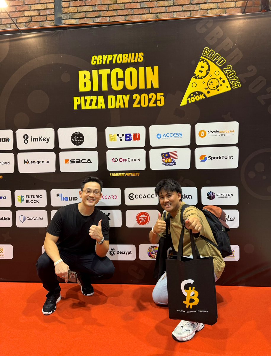 ccacc_hub's tweet photo. 🍕Pizza, Bitcoin, vibes!
Massive shoutout to @CryptoBilis for the biggest bitcoin pizza party in Malaysia!🔥
#CBPD2025 #CryptoBilis #Pizzaday #Btc #Ccacc #Innovationhub #Party https://t.co/9rIr4TIKQD