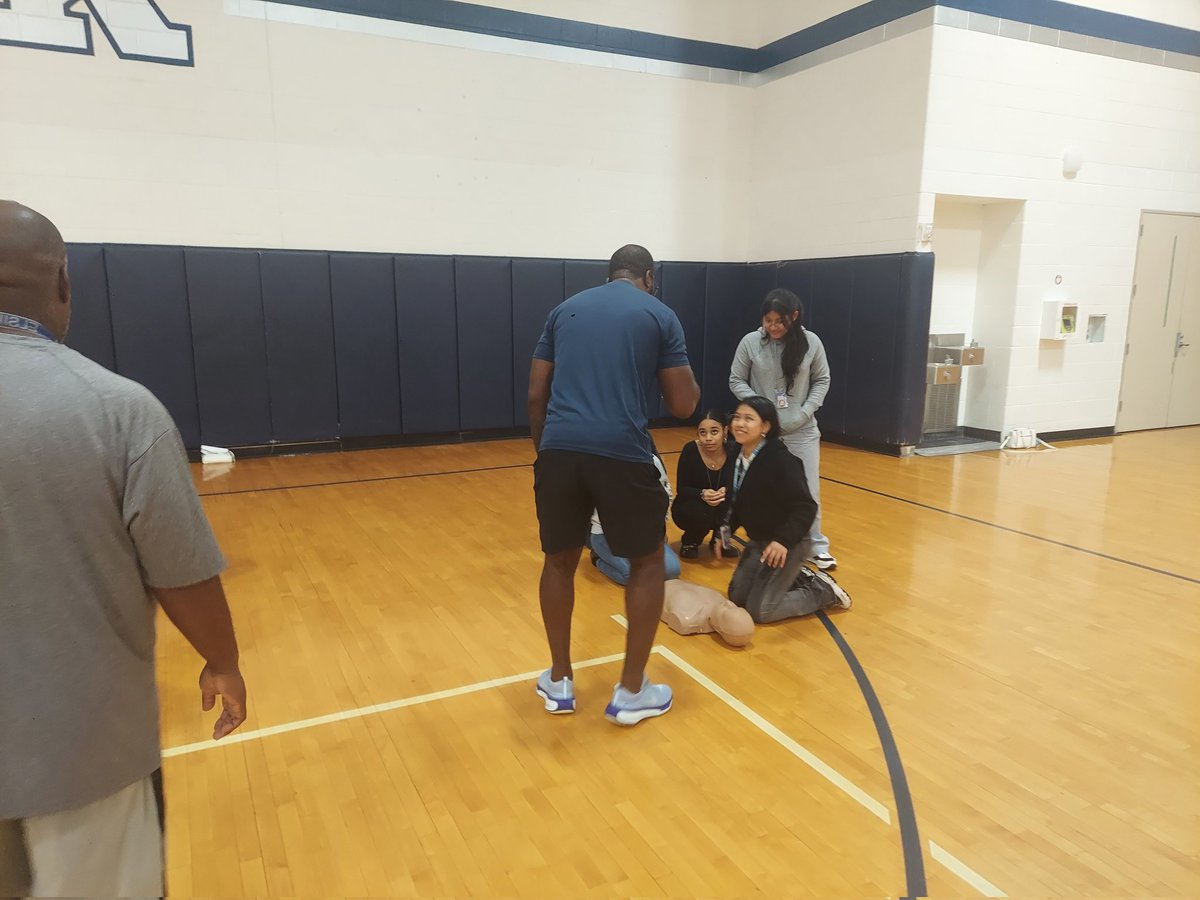 ElsikNGCRams's tweet photo. Lifetime Fitness and Wellnes students learning CPR compressions correctly by listening to "Stayin' Alive". Thanks to Coaches Johnson, Lightener, and Rhodes for their guidance! #leadingtheway #excellence #honor #spirit https://t.co/E5mGm9lS5V