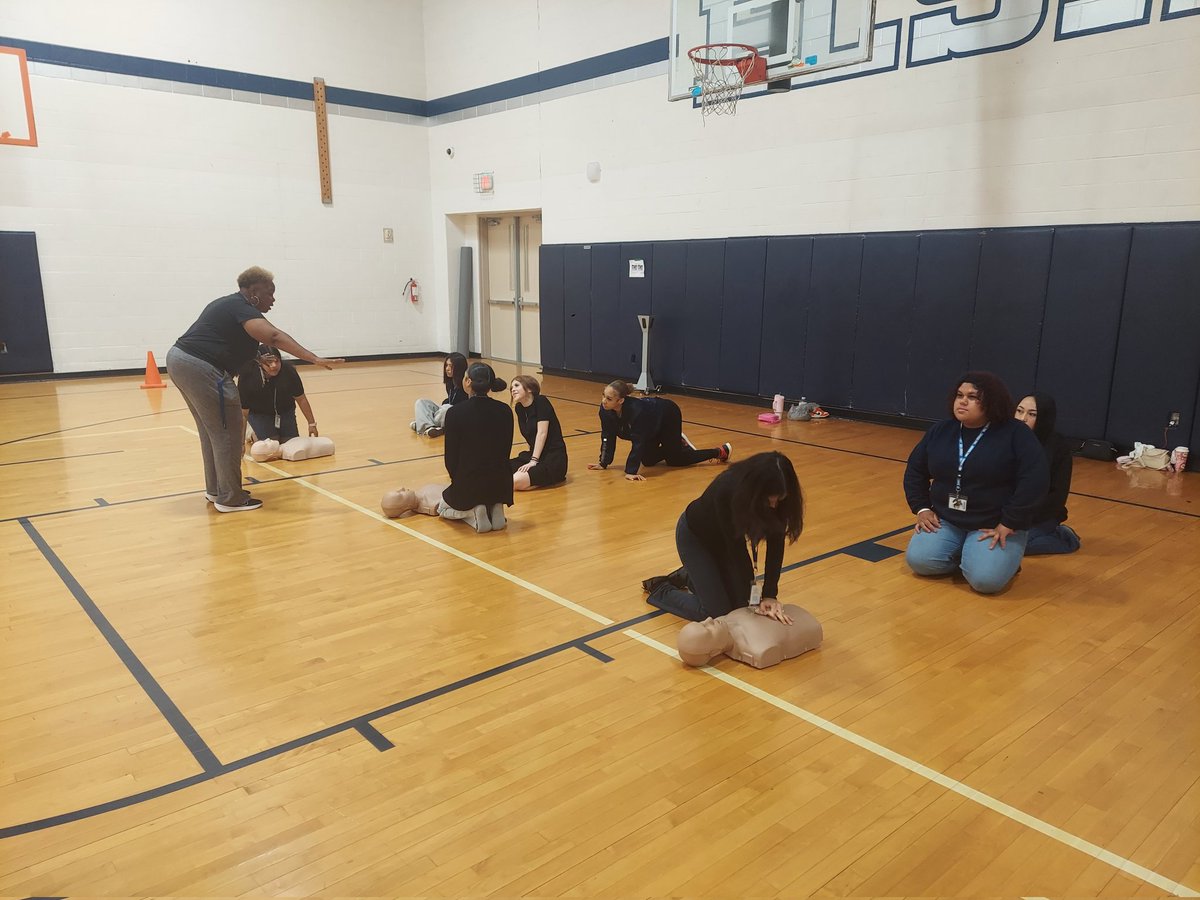 ElsikNGCRams's tweet photo. Lifetime Fitness and Wellnes students learning CPR compressions correctly by listening to "Stayin' Alive". Thanks to Coaches Johnson, Lightener, and Rhodes for their guidance! #leadingtheway #excellence #honor #spirit https://t.co/E5mGm9lS5V