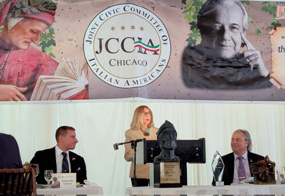 mike_cabonargi's tweet image. Great to celebrate Chicago media legends @lynnsweet and Walter Jacobson being awarded the @JCCIA_IL Dante Award as a "friend to truth."