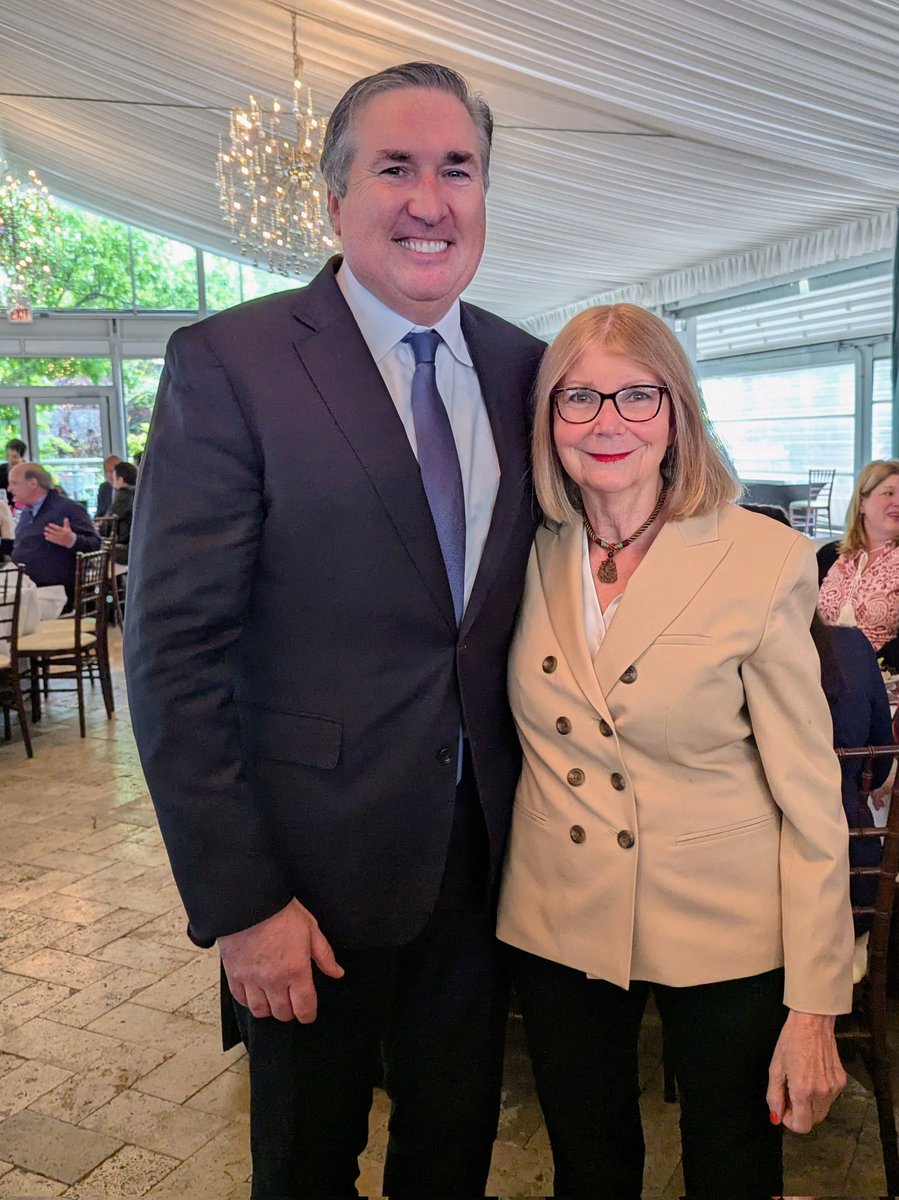 mike_cabonargi's tweet image. Great to celebrate Chicago media legends @lynnsweet and Walter Jacobson being awarded the @JCCIA_IL Dante Award as a "friend to truth."
