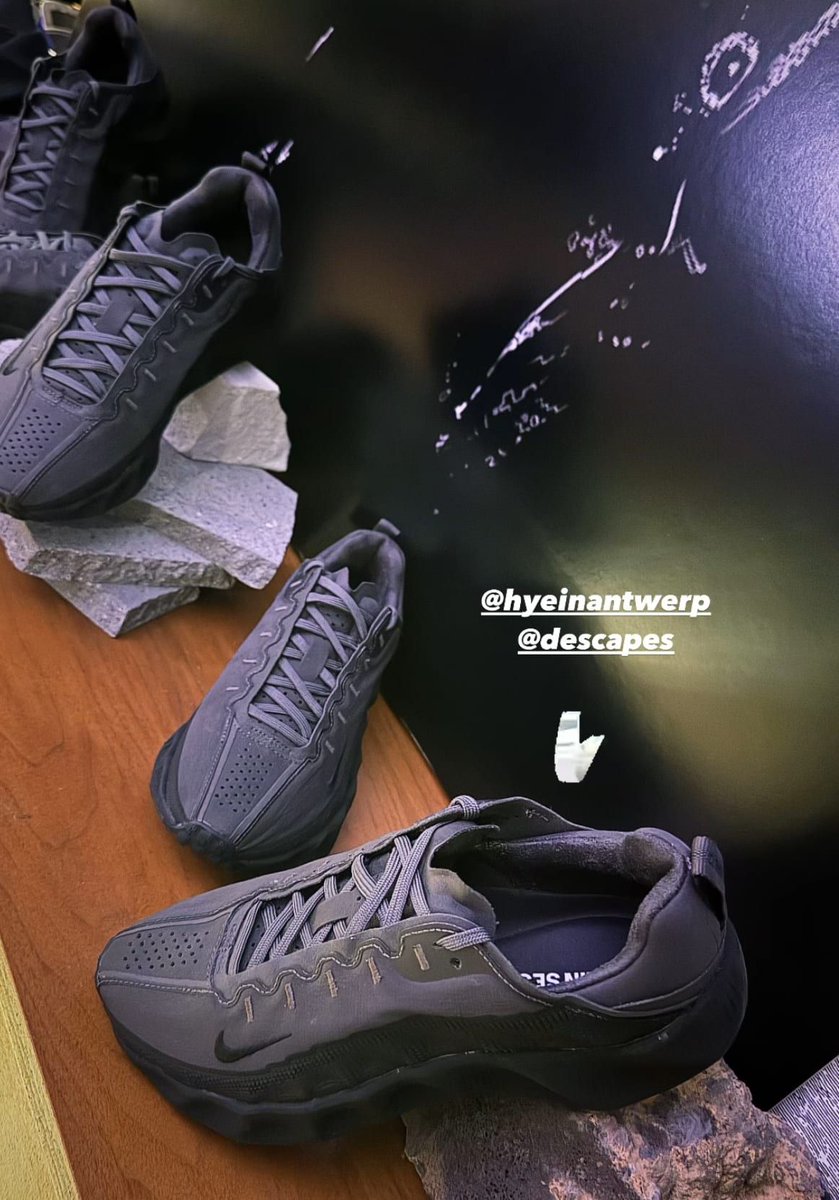 First Look at the Hyein Seo x Nike Ava Rover Collab

Full details here: complex.com/sneakers/a/vic…