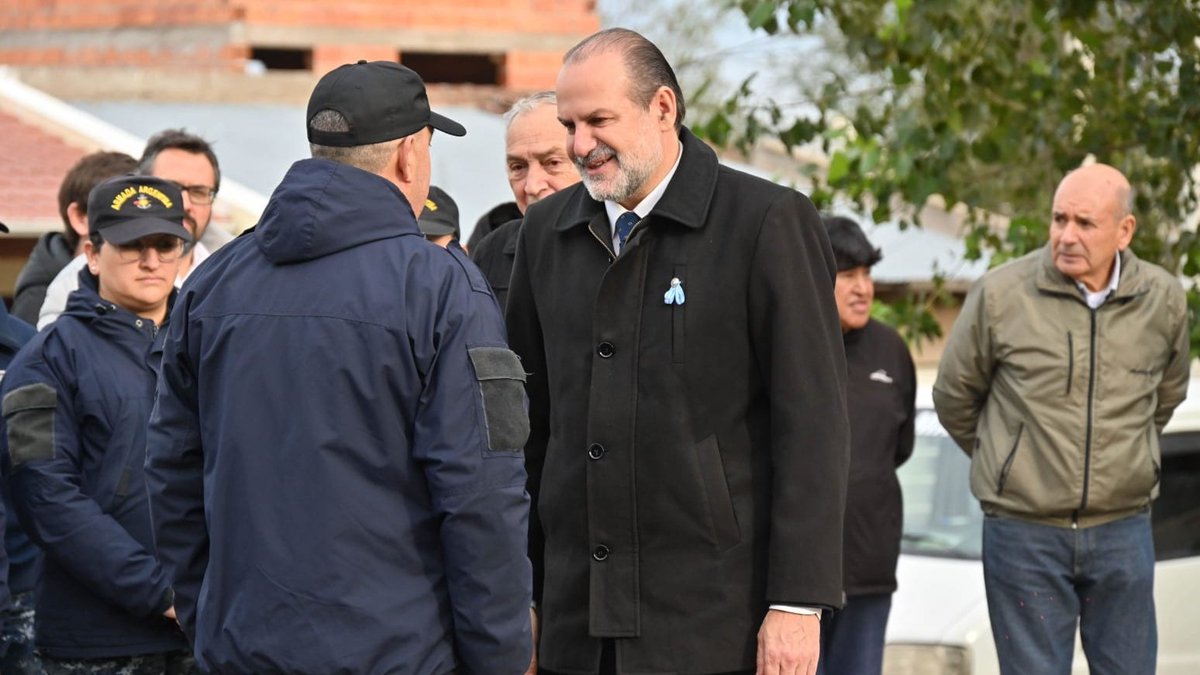 Junto a familiares, fomentistas, veteranos y vecinos, honramos en Villa Amaducci la memoria del Capitán Luciano Guadagnini, aviador naval bahiense caído en combate el 23 de Mayo de 1982 en la guerra de Malvinas.

Nunca  lo olvidaremos.
¡Gloria eterna a nuestros héroes!