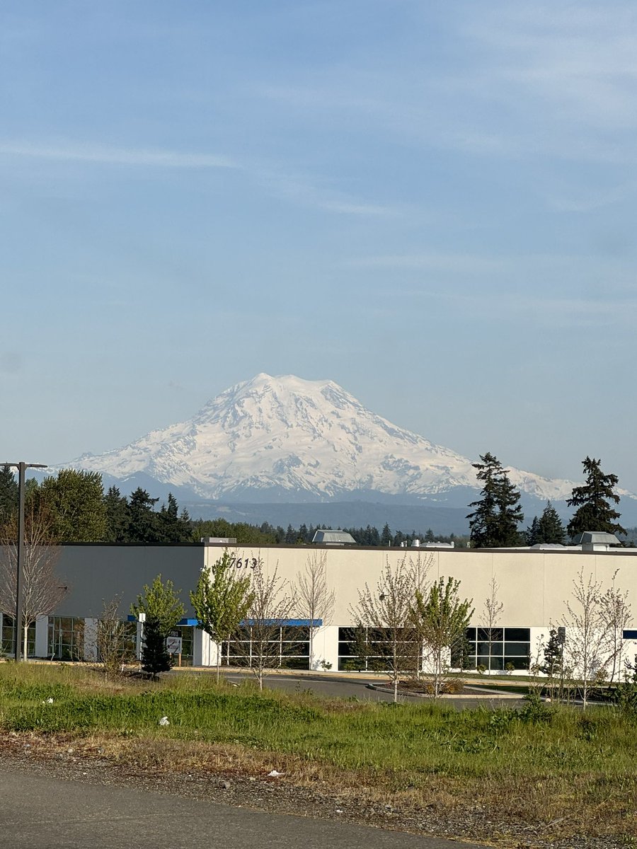 FreHarve's tweet image. Seattle, Rainier