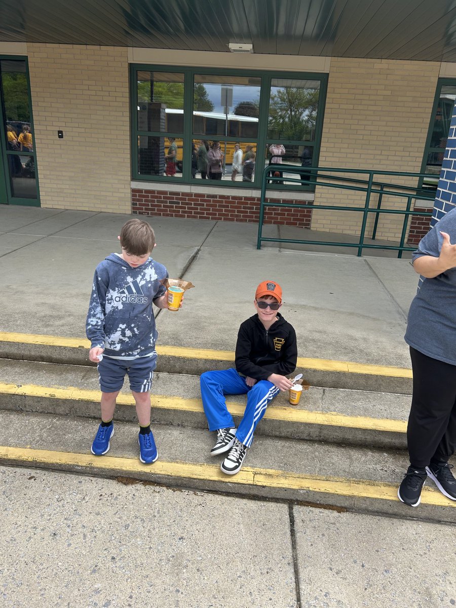 Thank you PTO for the Kona Ice! ⁦<a href="/PalmyraSchools/">Palmyra Area SD</a>⁩ ⁦<a href="/PASD_Elem_PTO/">Palmyra Elementary PTO</a>⁩ #BESTPTO