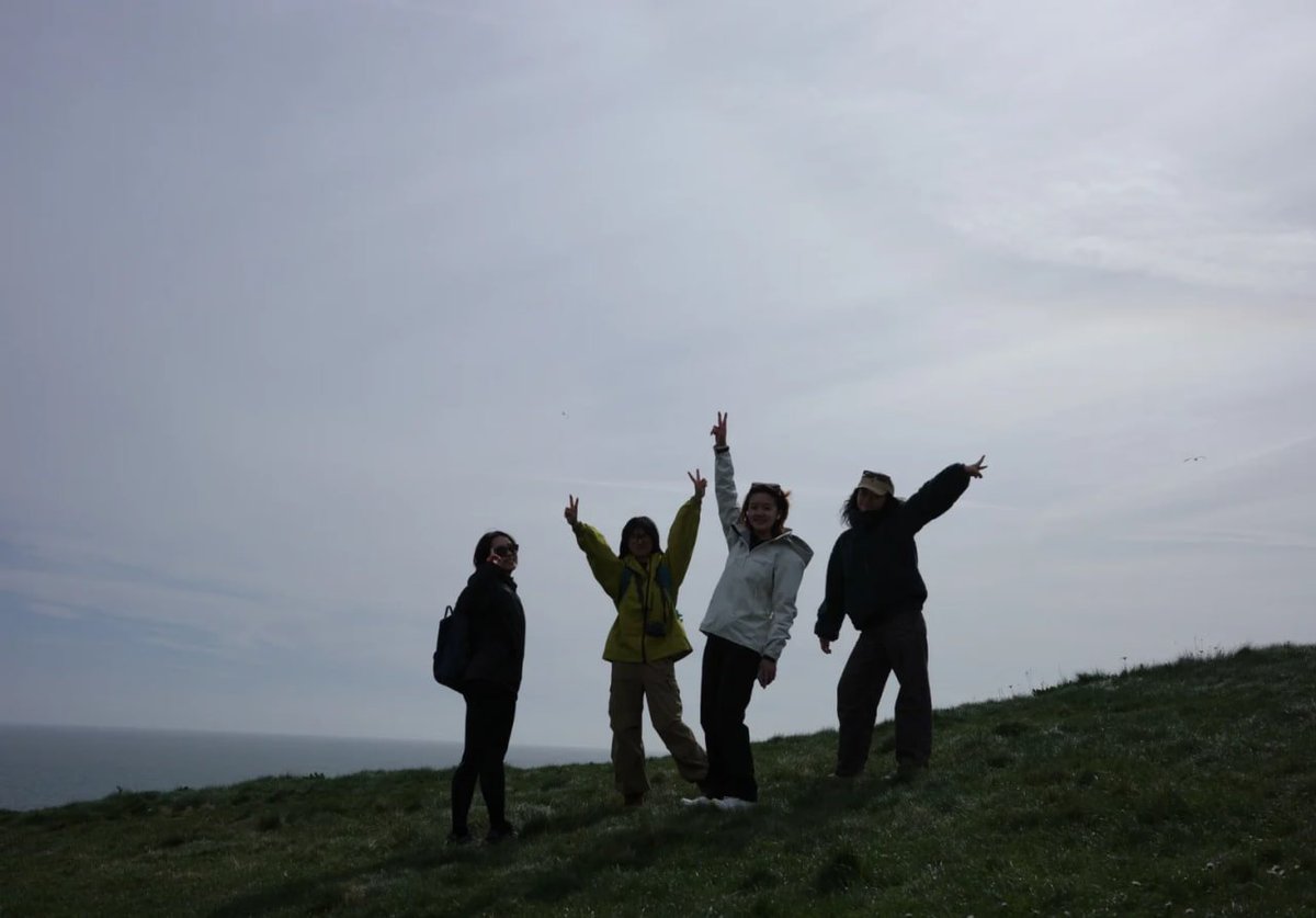 ElsaJim8's tweet image. The beautiful Jurassic Coast in the UK 🌊, Last weekend hiking with friends, this is very interested and beautiful place for enjoyment, so many people enjoy with beautiful vibes there😊