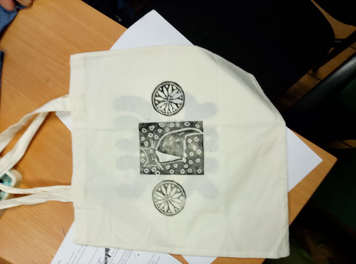 Yesterday the Thursday Heritage Collective was celebrating finishing one of its projects by making lino printed t-shirts and bags.
#YouthEmpowerment