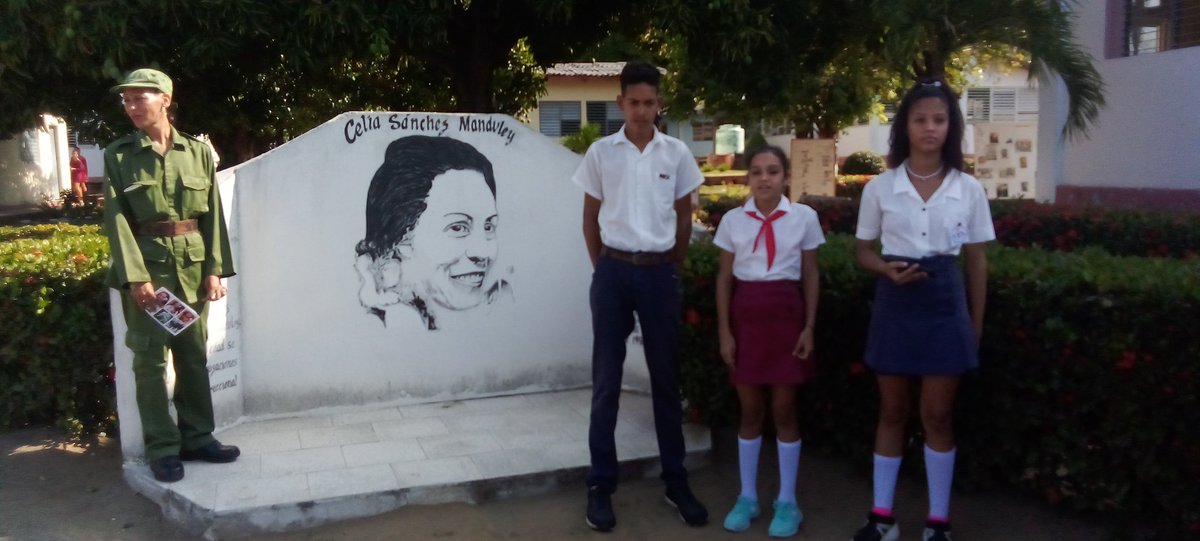 MaritzaDelrio65's tweet photo. Hermoso encuentro en el centro de Enseñanza Especial "Celia Sánchez" 📚, durante el chequeo de los centros internos.Dertiche de alegría y cultura del detalle en cada actividad complementaria presentada. Felicidades 
@dmeguama 
@dpestgo 
@CubaMined https://t.co/RLfIwypdb6