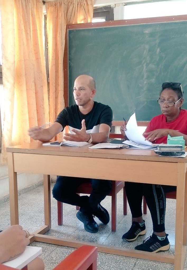 #Mella,#SantiagoDeCuba.En la mañana de hoy  salón de reuniones de Sede del Gobierno Mcpal en Mella, sirvió de escenario para que  Comunicadores del mcpio dieran curso a reunión mensual, donde afloraron muchos aspectos que conspiran contra la eficiencia de la misma.#MejorEsPosible