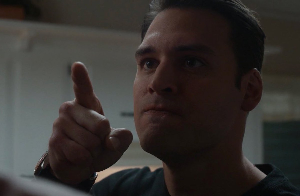 this wasn’t originally scripted and oliver didn’t know ryan was gonna do the shoulder grab omg