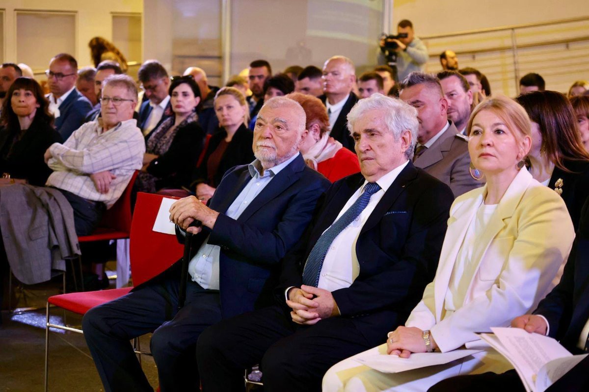 Ingrid Macdonald 🇺🇳 (@macdonaldingrid) on Twitter photo Honoured to speak at the conference marking 33 years of 🇧🇦 in the 🇺🇳. From recipient to contributor, BiH now shares its peacebuilding & #WPS expertise globally. With the <a href="/UNPeacebuilding/">United Nations Peacebuilding</a> #PBF support, <a href="/UN_BiH/">United Nations BiH</a> remains committed to building trust, dialogue, and lasting peace 🕊. Honoured to speak at the conference marking 33 years of 🇧🇦 in the 🇺🇳. From recipient to contributor, BiH now shares its peacebuilding & #WPS expertise globally. With the <a href="/UNPeacebuilding/">United Nations Peacebuilding</a> #PBF support, <a href="/UN_BiH/">United Nations BiH</a> remains committed to building trust, dialogue, and lasting peace 🕊.