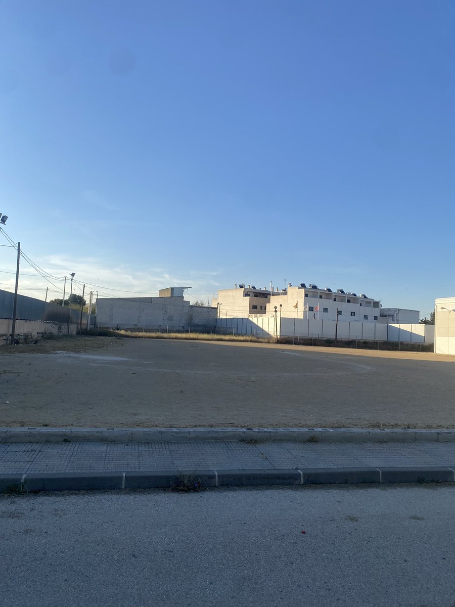 ✅Ya están desbrozados los terrenos junto al Pabellón Municipal y al Campo de Fútbol Ginés Vivancos.

💪🏻Seguimos cuidando nuestros espacios.
#cabezodetorresadelante