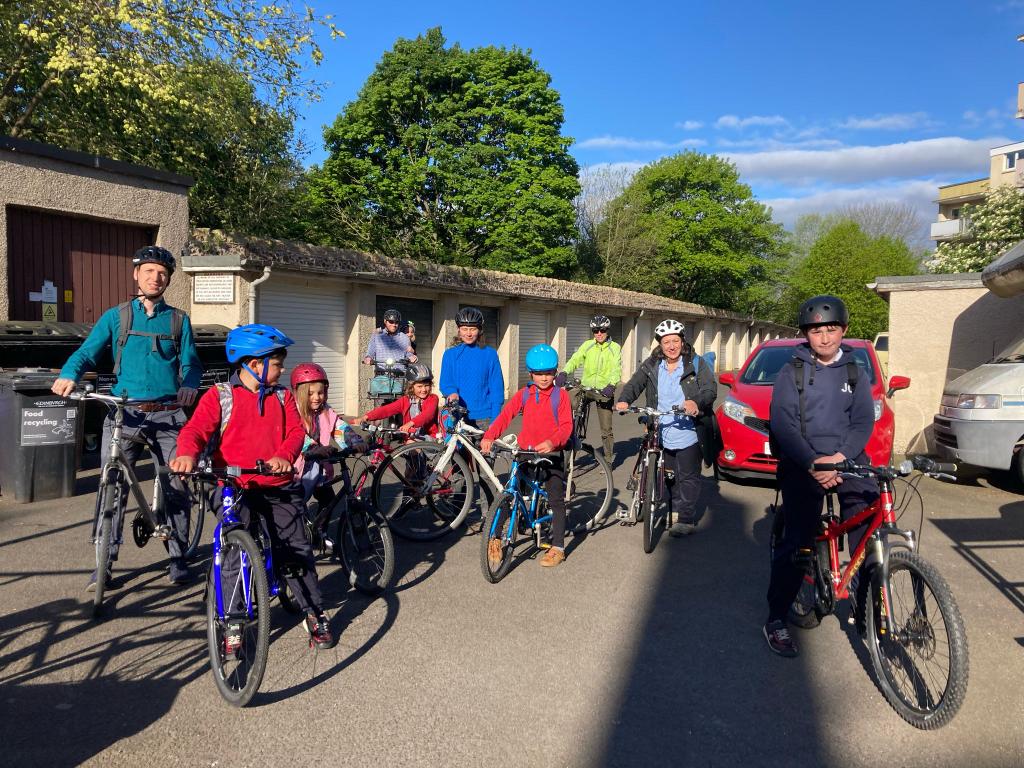 Jarlath Flynn (@jarlathflynn) on Twitter photo The recent sunny dry weather encouraged many Friday #bikebus in #Edinburgh these past months. Let's keep up up the good work. Imagine if every school in the city had cycle groups like these.... An easy win to reduce congestion in the city🤔 <a href="/cllr_jenkinson/">Cllr Stephen Jenkinson</a> <a href="/SpokesLothian/">Spokes CycleCampaign</a> The recent sunny dry weather encouraged many Friday #bikebus in #Edinburgh these past months. Let's keep up up the good work. Imagine if every school in the city had cycle groups like these.... An easy win to reduce congestion in the city🤔 <a href="/cllr_jenkinson/">Cllr Stephen Jenkinson</a> <a href="/SpokesLothian/">Spokes CycleCampaign</a>