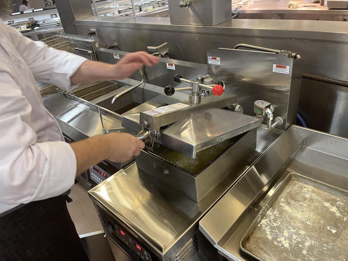 Explore the differences between open and pressure #frying. 🍗
Learn how each method impacts flavor, texture, and #cooking efficiency to perfect your frying techniques: loom.ly/L-rjGEU