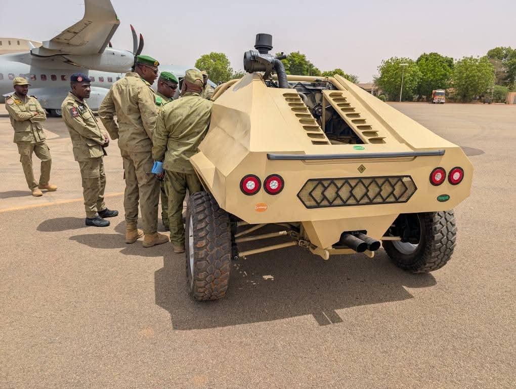 lourwana's tweet photo. Quelle fierté de voir du #MadeInNiger par des jeunes 🇳🇪.
Bravo 👏👏👏
🔩⚒️⚙️🔧Guedesign automotive https://t.co/U1Un2V0cGV