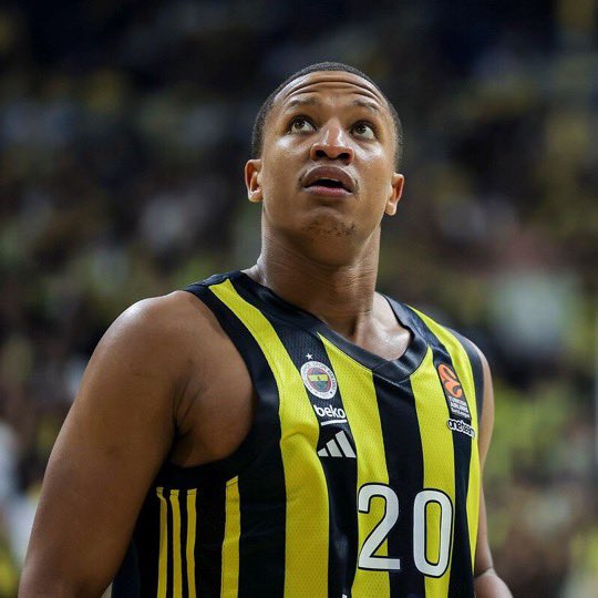 Büyük oynuyorlar büyük 💛💙
#EuroLeague #YellowLegacy #finalfour2025  Fenerbahçe Beko