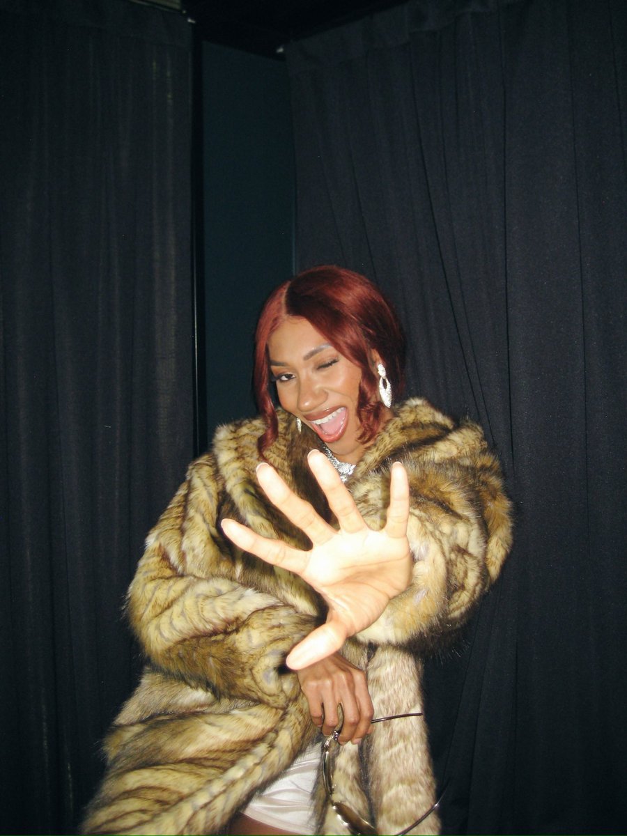 itsadaorah's tweet photo. 4 more days before your speakers blow with βPULL UP!β Donβt forget to Pre-save π₯
β’
β’
β’
β’
β’
#newsinglerelease #newsinglealert #afropop #newmusicsoon #girlsnightoutπ― #PullUp #adaorah https://t.co/jAtC9paZqc