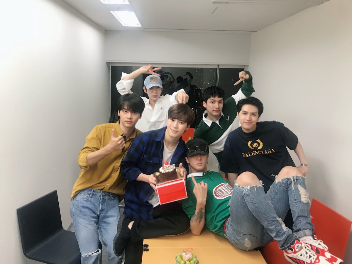 kongbub09's tweet photo. Happy anniversary! I love, support and cherish all 6 of you with my whole heart. ❤️
#HappyVIXXDay 
#VIXX13thAnniversary https://t.co/jxk1yeTs4u