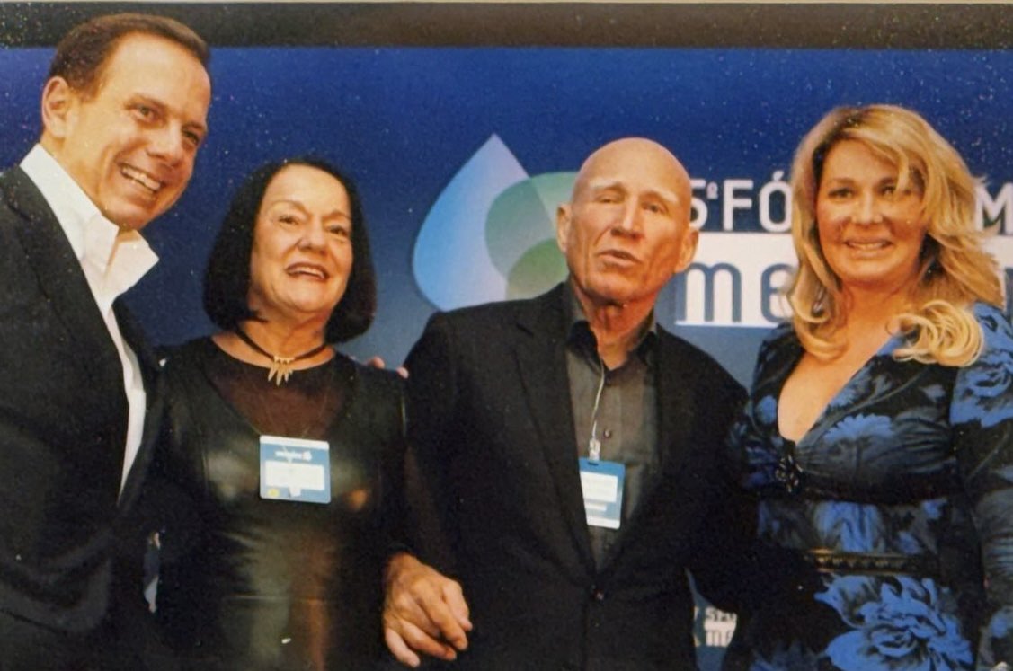 O Brasil sente e lamenta a perda de Sebastião Salgado. Um dos maiores fotógrafos do mundo, defensor da natureza, apaixonado pelo ser humano e protetor das causas indígenas e ambientais. Meus sentimentos a viúva Lélia Salgado, aos demais familiares e amigos. Bia e eu tivemos uma