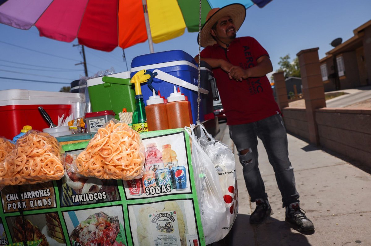 El Condado Clark avanza un acuerdo para implementar políticas unificadas para la venta ambulante de comida. La iniciativa surge luego de que una propuesta que buscaba crear licencias de varias jurisdicciones, no avanzó en la Legislatura: thenevadaindependent.com/es/article/con…