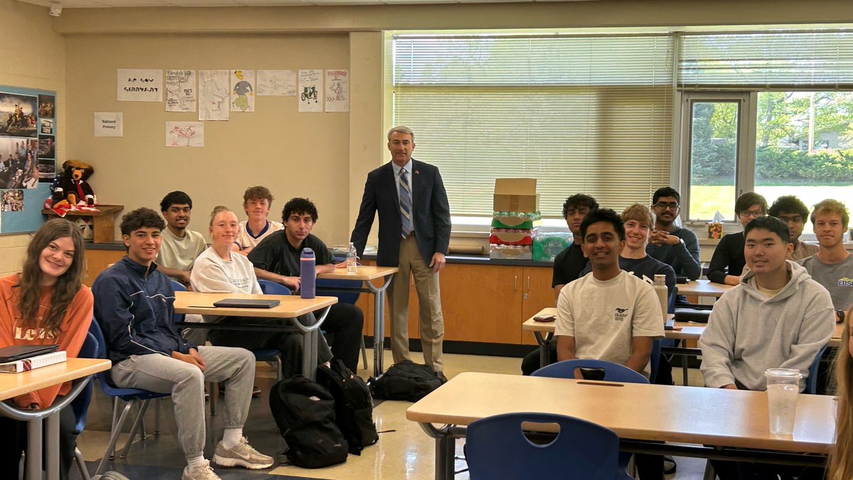The students and I had a great discussion this morning in Mr. Dapelo’s AP Government and Politics class at Brookfield Central High School. Thank you for having me!