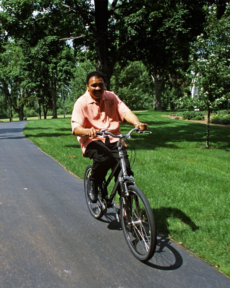 Muhammad Ali (@muhammadali) on Twitter photo On this day in 2003: Muhammad Ali riding his bicycle during a photo shoot at his farm on Kephart Road near Berrien Springs.
📸: <a href="/LeiferNeil/">Neil Leifer</a>
#MuhammadAli #Icon #BicycleRide #FarmLife #BerrienSprings #LeisureTime #HealthyLiving On this day in 2003: Muhammad Ali riding his bicycle during a photo shoot at his farm on Kephart Road near Berrien Springs.
📸: <a href="/LeiferNeil/">Neil Leifer</a>
#MuhammadAli #Icon #BicycleRide #FarmLife #BerrienSprings #LeisureTime #HealthyLiving