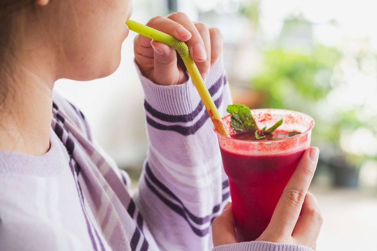 Make this vibrant and healthy smoothie for a delicious breakfast or snack. Can you guess the secret ingredient? It starts with a B ... Learn how to make it: ow.ly/lkJm50VXrGI