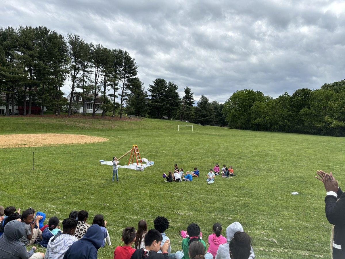 We are so proud of our third grade seminar students. The egg drop experiment was a success!