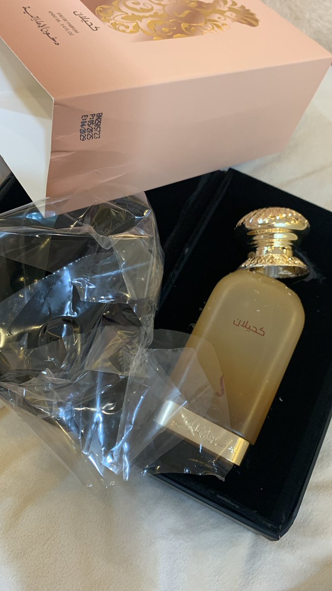 mqijdd's tweet photo. @Dkhoonemirates للاسف يومين اراسلكم بدون اي فايدة 
العطر وصل مكسور ؟!!! https://t.co/B6GD6IhOEg
