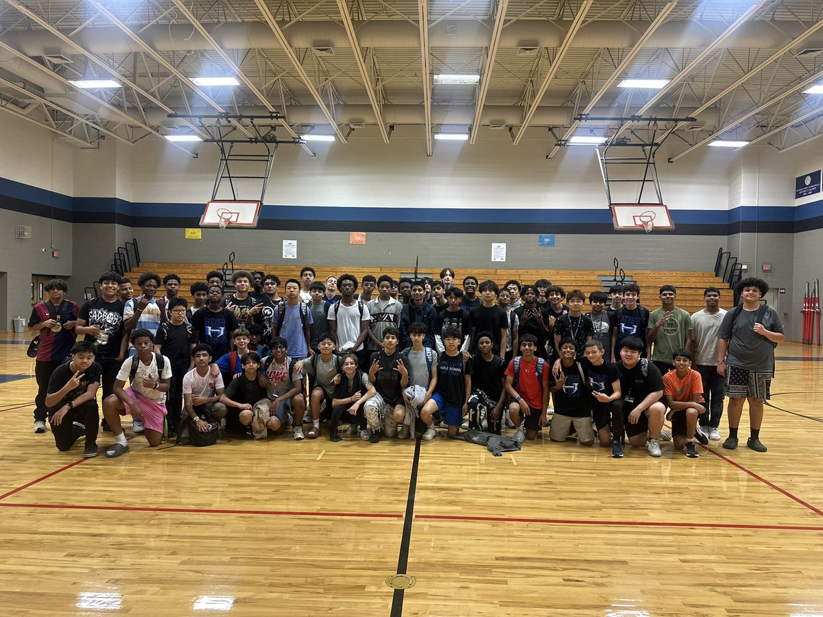CVMS_Athletics's tweet image. Last day of athletics for class 2029! It was an honor to coach these athletes and to see them grow as young men! Good luck to you all at Hebron the next 4 years!! #FutureHawks #PrideInside 

@CreekValleyMS