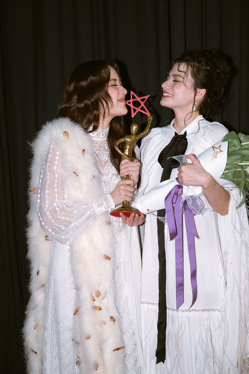 mywhitelilly_'s tweet photo. walk the path of success and happiness together~~💐🥳

SAROCHA REBECCA AT 9ENT 2025
#NineEntAwards25xFreenBecky
#ฟรีนเบค #FreenBecky https://t.co/2yY7ttCq8F