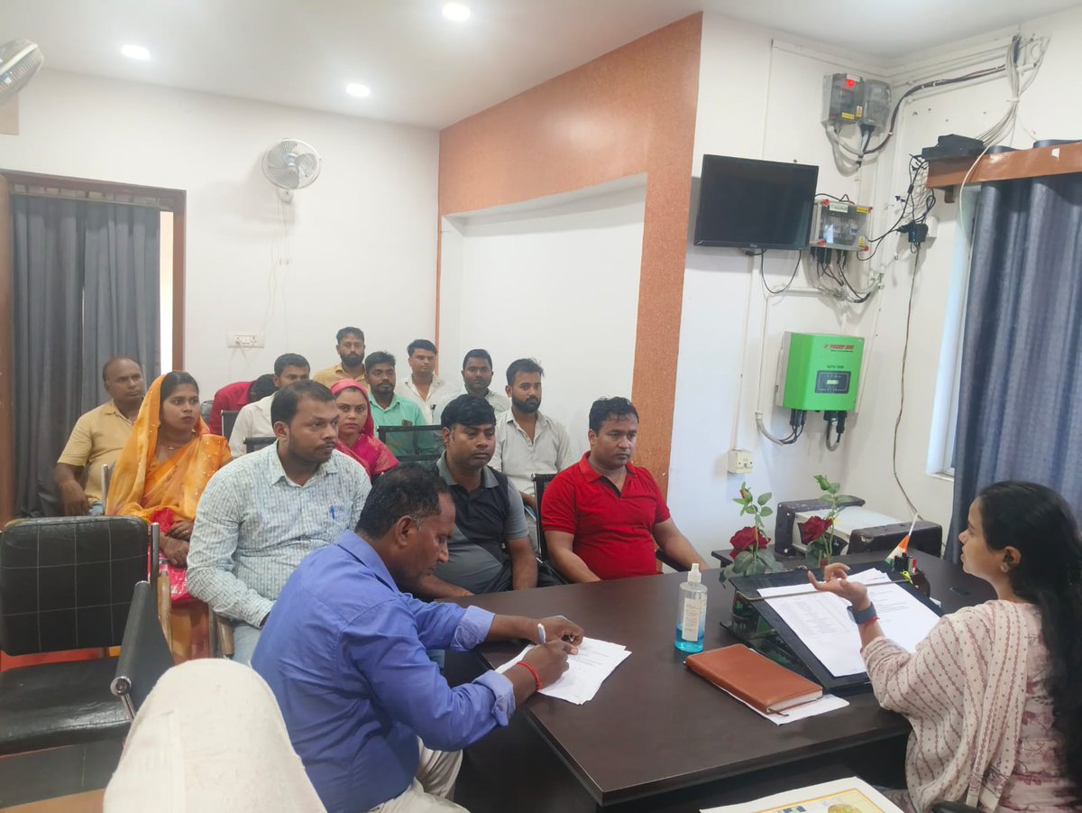 EcMotihari's tweet photo. #SBM(G)/#LSBA फेज-2 के तहत विभिन्न प्रखंडों में #BDOs के द्वारा सभी #स्वच्छता_पर्यवेक्षक,एवं #पंचायत_सचिव के साथ प्रतिदिन #कचराउठाओ,#उपयोगिताशुल्क एवं अन्य विषय पर मासिक समीक्षा बैठक किया गया |
@Dm_Motihari @MoJSDDWS
@MoRD_GoI @kumarvinuvinay @rajeevjauhari1 @LSBA_Bihar https://t.co/klT70JI8TD